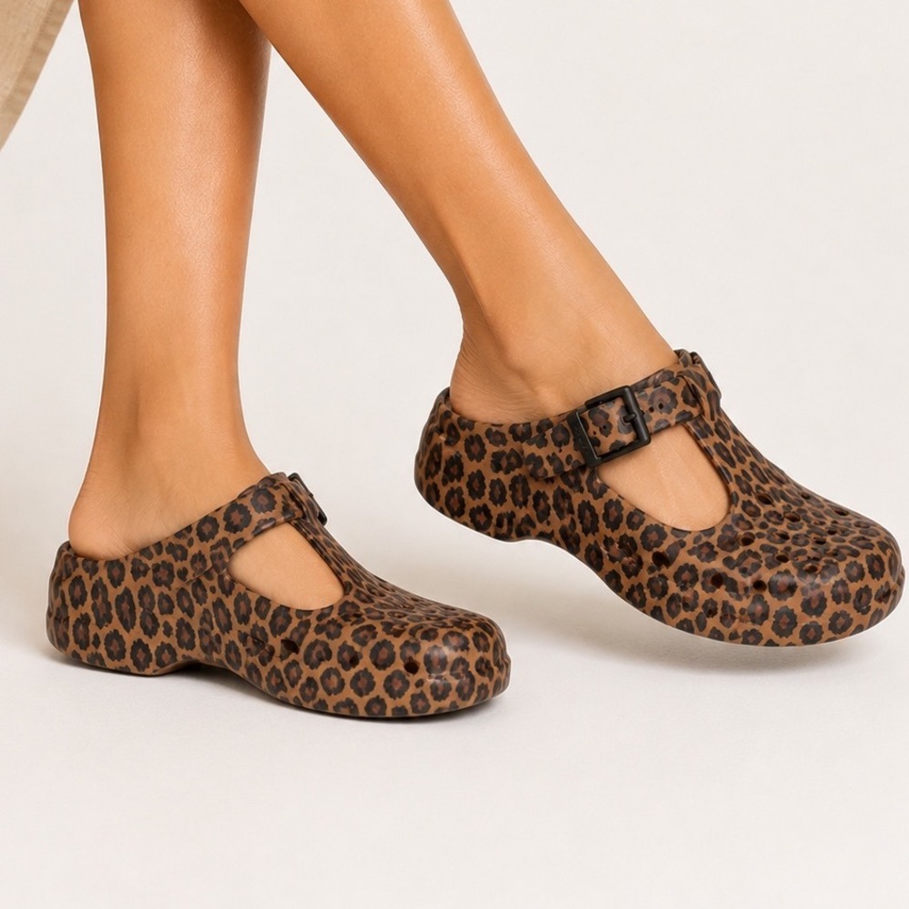 Crocs Stomp Mary Jane Leopard Print Platform Clogs T-Strap Brown Black 10